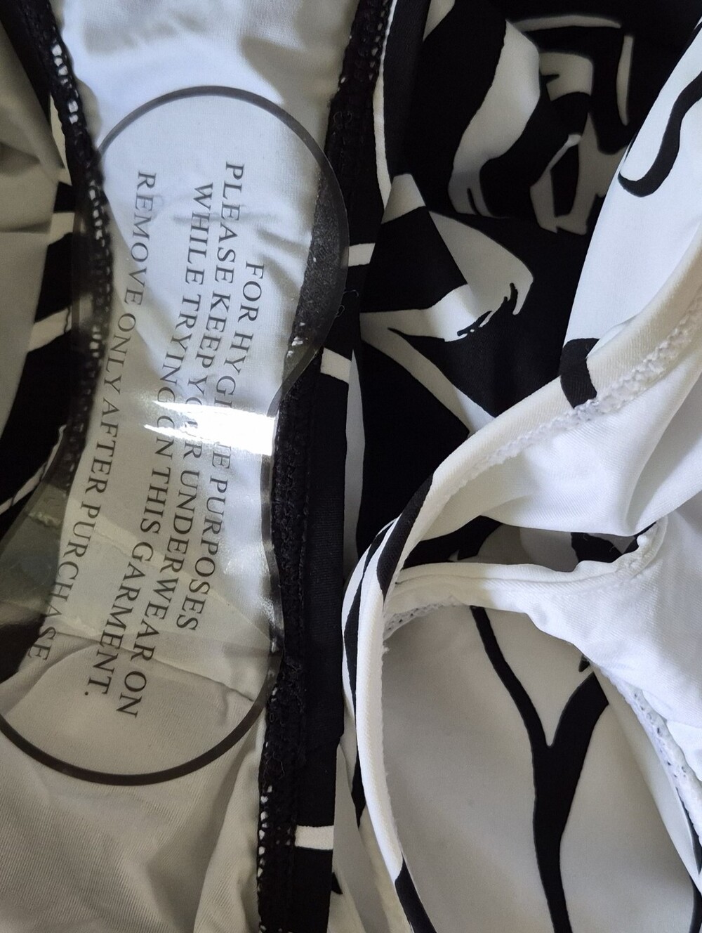 NWT LA BLANCA Moonlit Silhouette 1-shoulder keyhole swimsuit Black & White Sz.10 - Picture 11 of 11